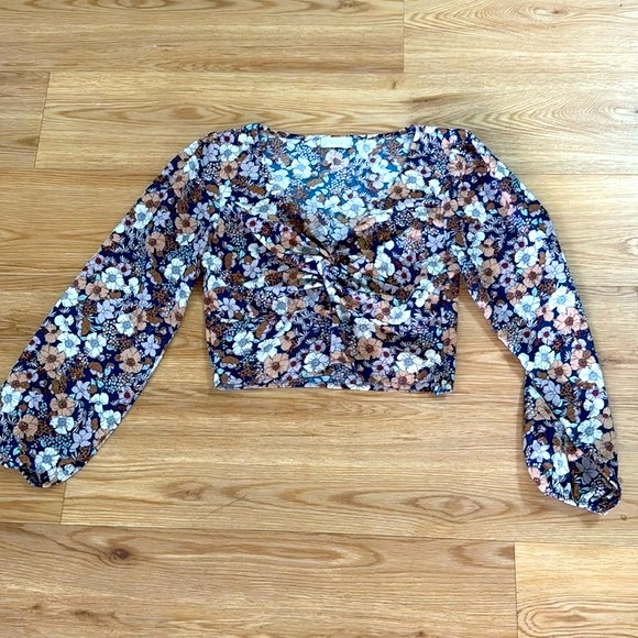 Altar'd State Women's Floral Cropped Long Sleeve Blouse with Cut Out Medium - Picture 1 of 8